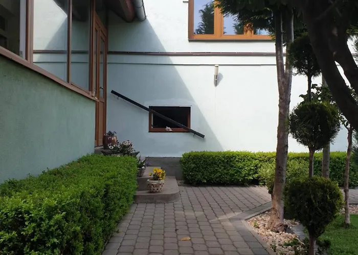Family House In Town With Garden Ferienhaus Poděbrady